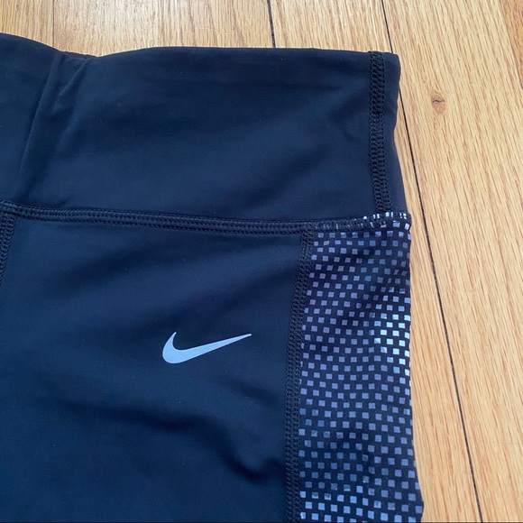 Nike Black Patterned Dri-Fit Capri Leggings - Picture 2 of 6